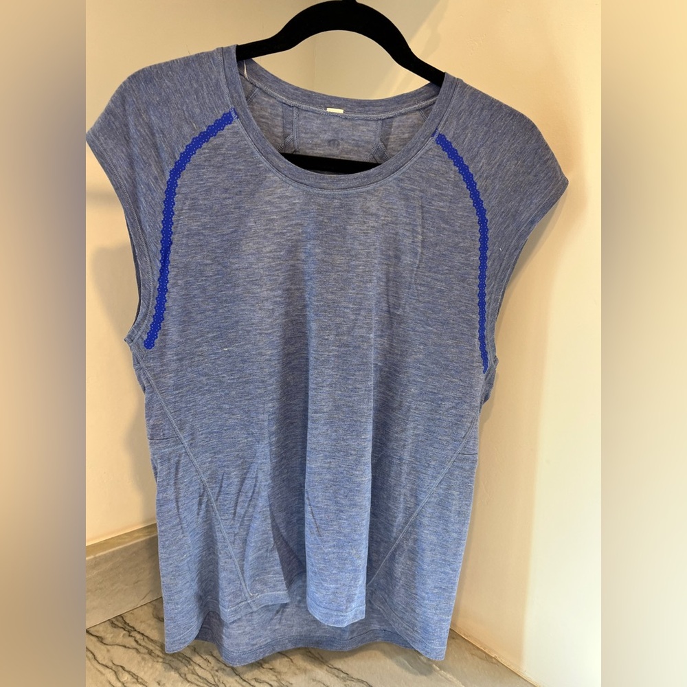 Lululemon athletic top